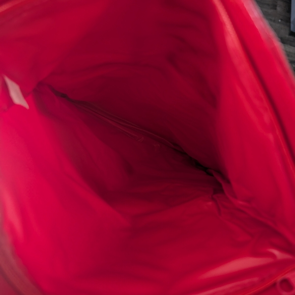 Vintage 1980s Bright Red Vinyl Fold Over Shoulder Bag - Picture 4 of 8